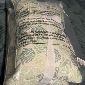 Set of 2 “Martha Stewart Green indoor outdoor Throw Pillows Brand New 11x18
